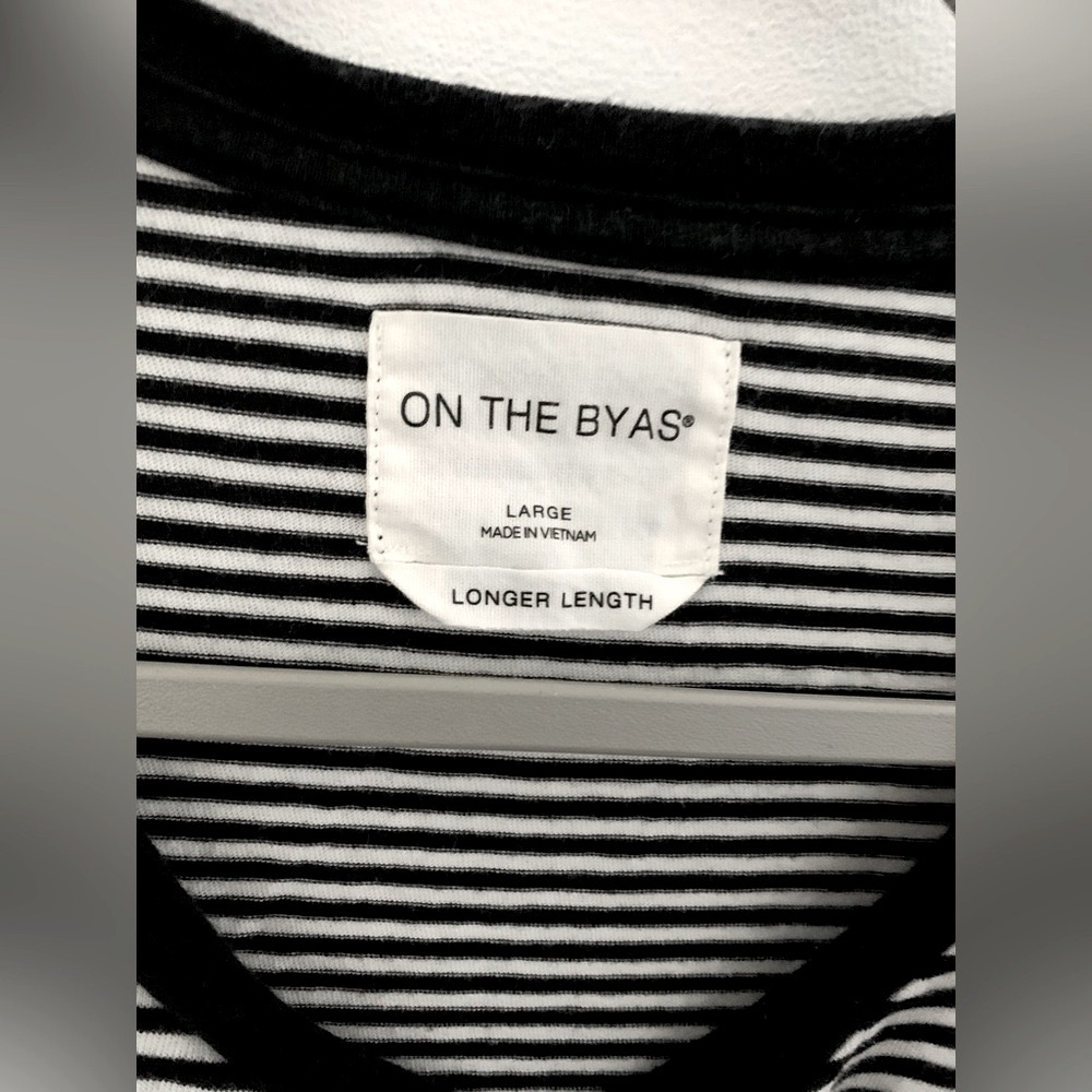 ON THE BYAS Striped Longer Length Short Sleeve T-Shirt Size Large - Picture 3 of 6